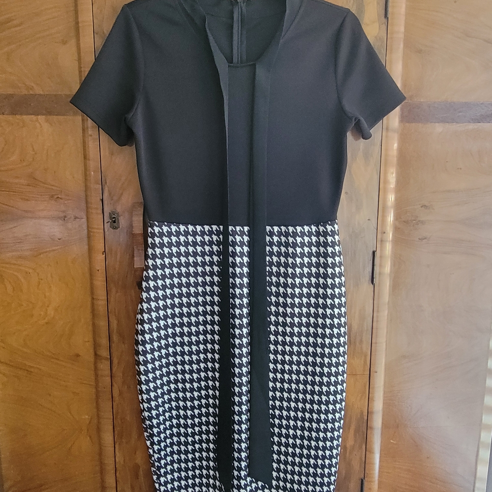Chic Black and White Houndstooth Midi Dress